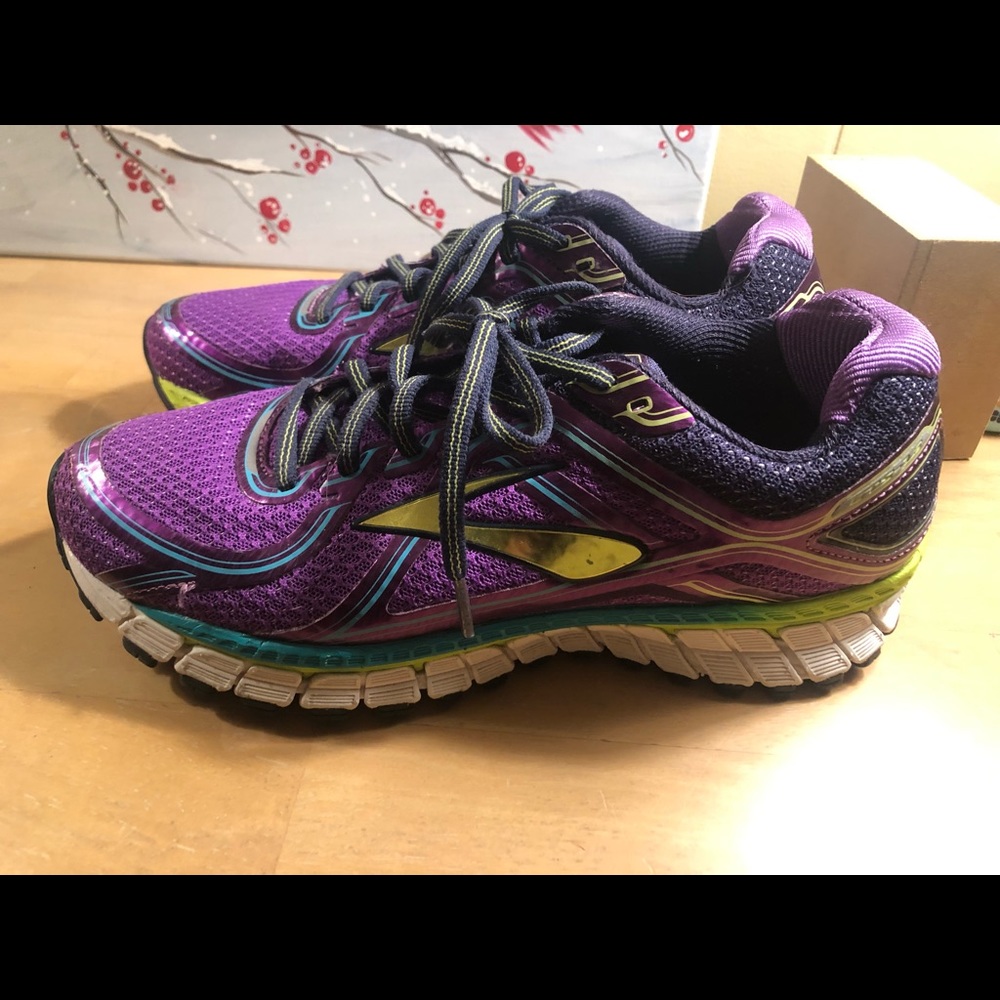 Brooks GTS Purple